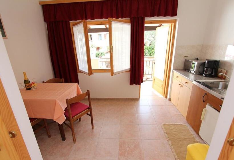 Студио Стандарт с Балконом, Room And Apartments Mariza