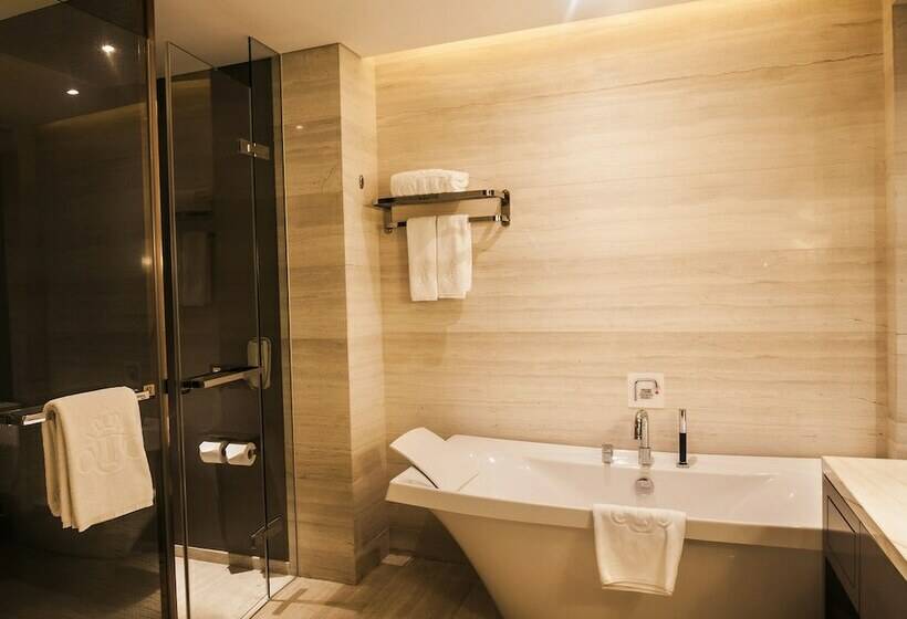 Номер Deluxe, Royal Century Hotel Shanghai