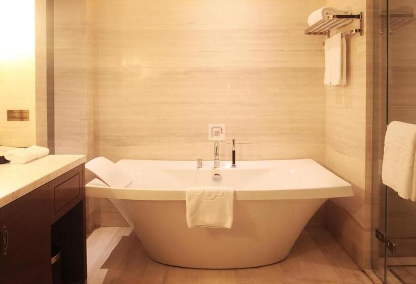 Номер Deluxe, Royal Century Hotel Shanghai