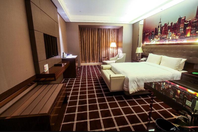 Номер Executive, Royal Century Hotel Shanghai