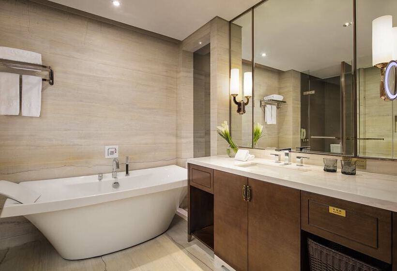 Номер Executive, Royal Century Hotel Shanghai