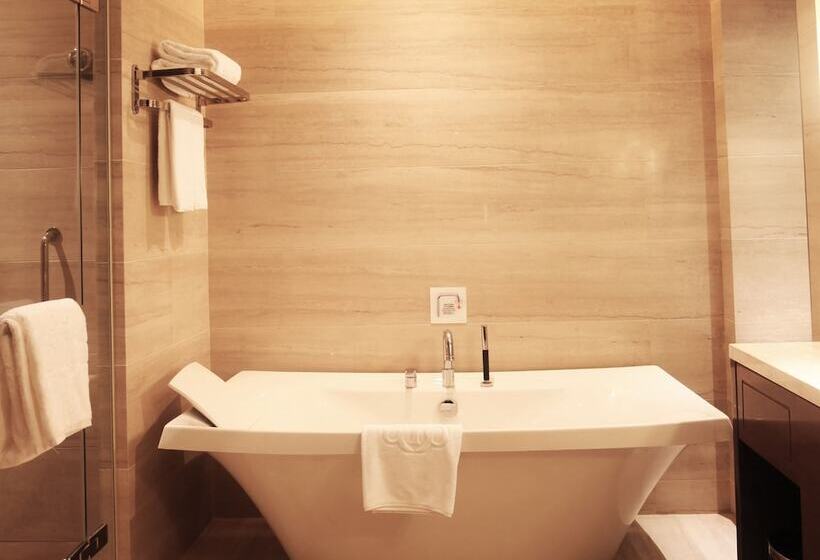 Номер Executive, Royal Century Hotel Shanghai