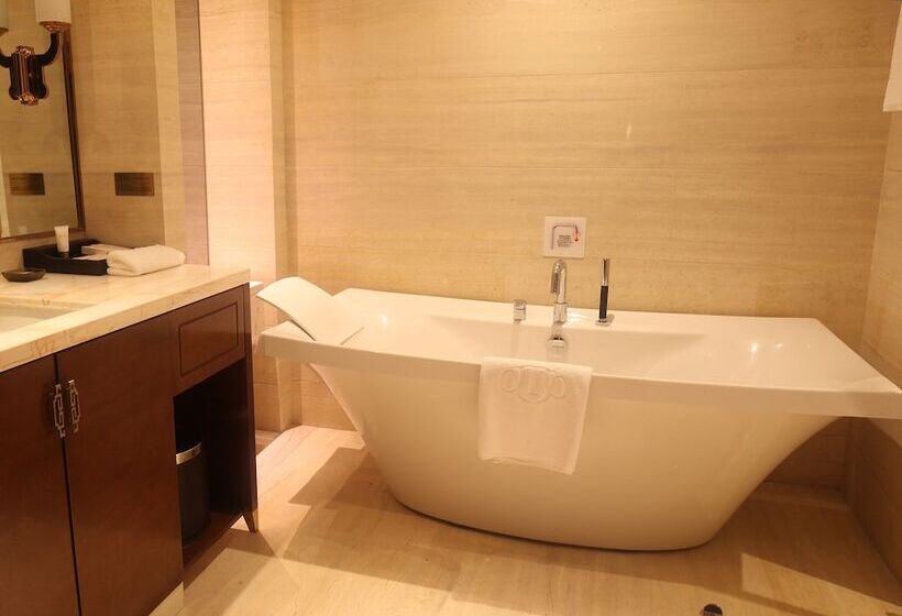 Номер Executive, Royal Century Hotel Shanghai