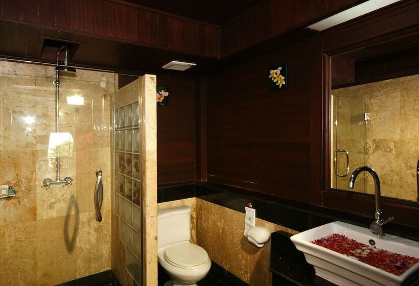 Номер Deluxe, Sea Breeze Resort   Sha Plus