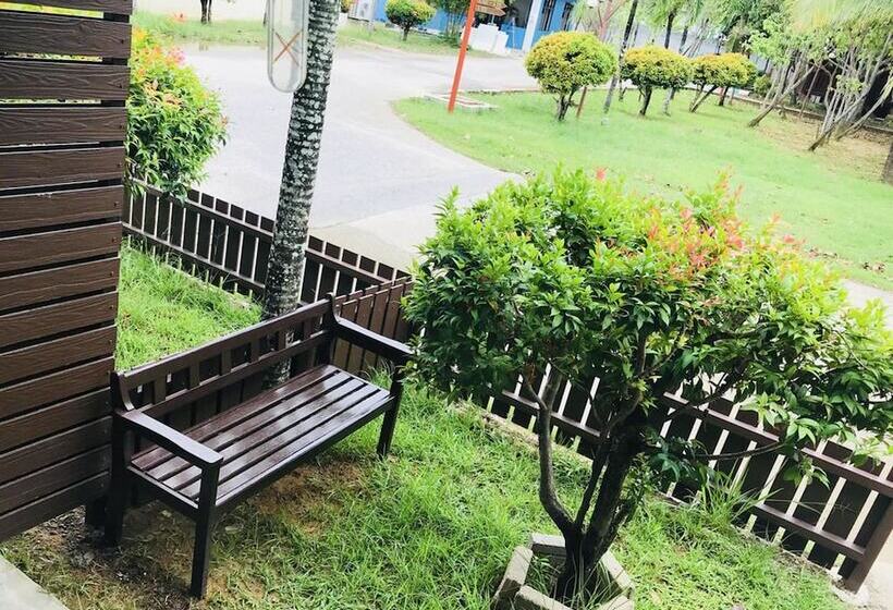 Семейный Номер, Shell Out Cenang Beach Resort