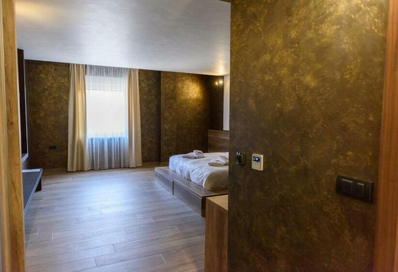 اتاق استاندارد, Monogramlux