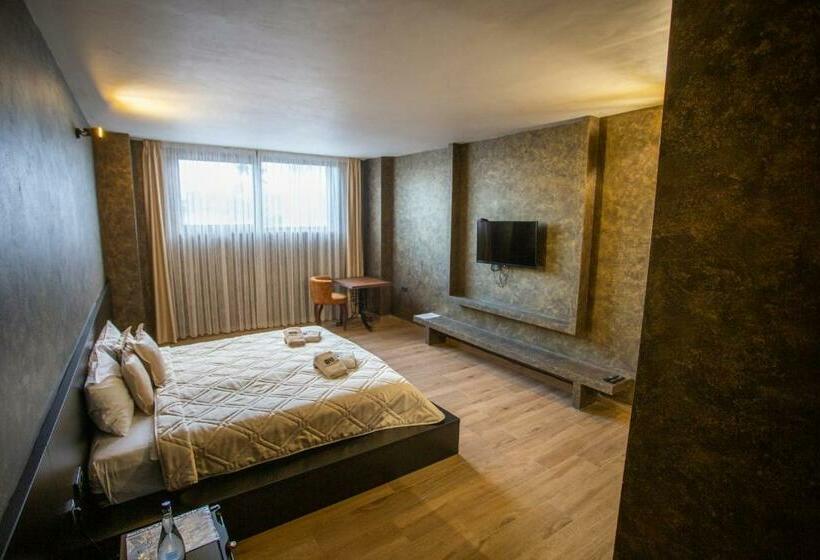 اتاق استاندارد, Monogramlux