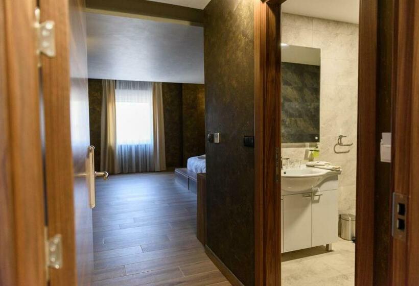 اتاق استاندارد, Monogramlux