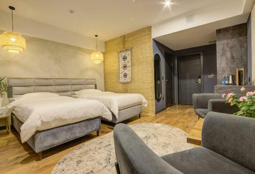 اتاق لوکس با بالکن, Olimp