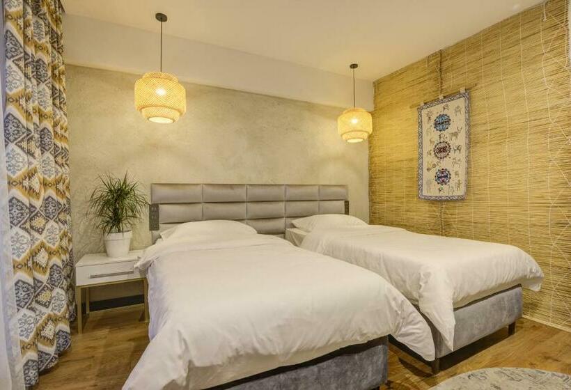 اتاق لوکس با بالکن, Olimp