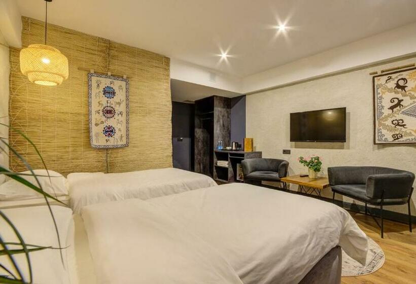 اتاق لوکس با بالکن, Olimp