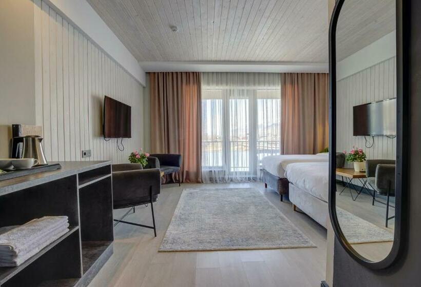 اتاق لوکس با بالکن, Olimp