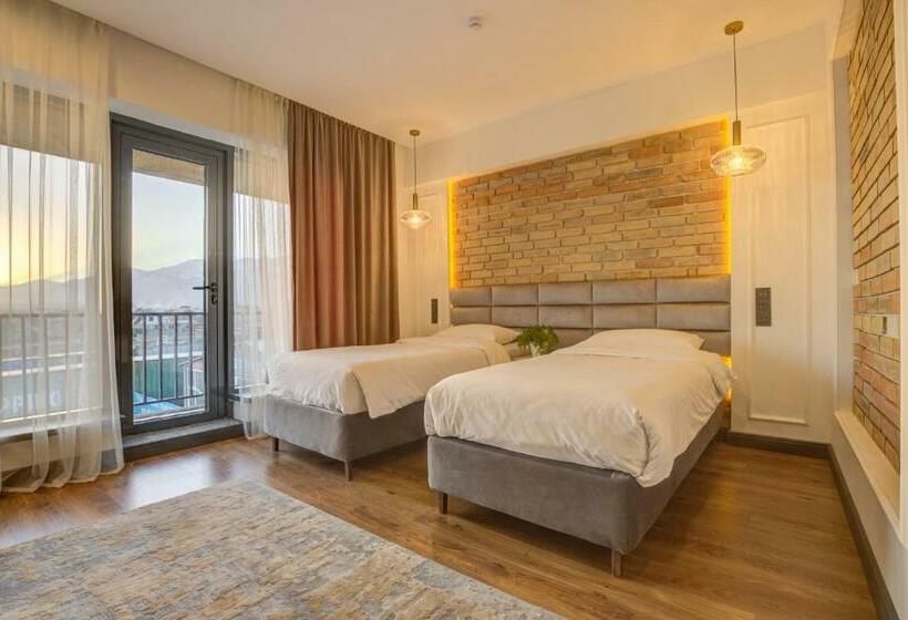 اتاق لوکس با بالکن, Olimp