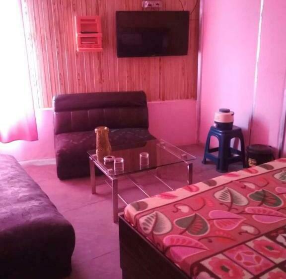 Classic Kolmen Hengen Huone, Spot On Stacy Guest House