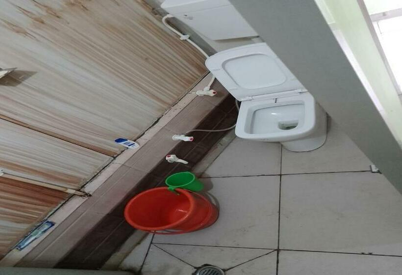 Classic Kolmen Hengen Huone, Spot On Stacy Guest House