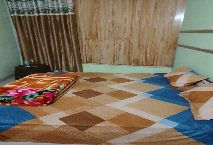 Classic Kolmen Hengen Huone, Spot On Stacy Guest House