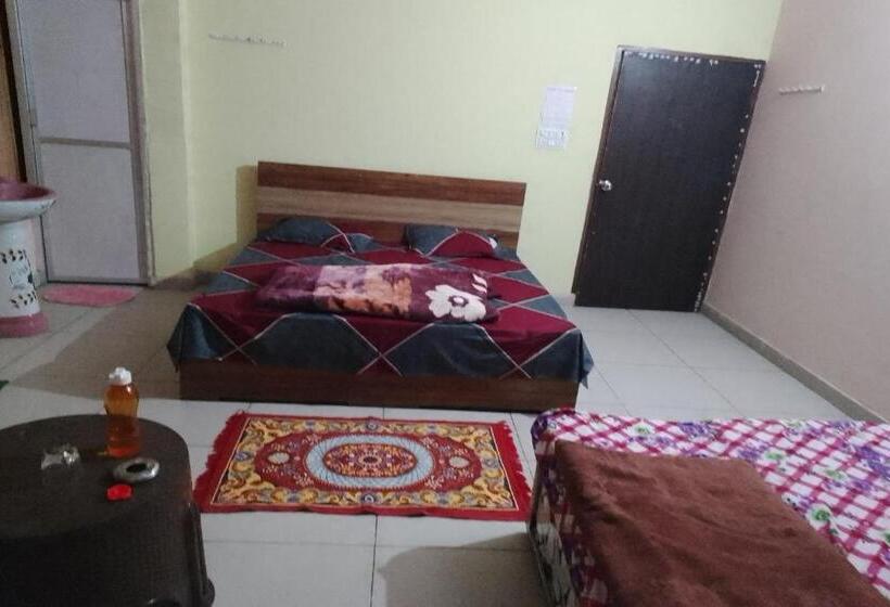 Classic Kolmen Hengen Huone, Spot On Stacy Guest House