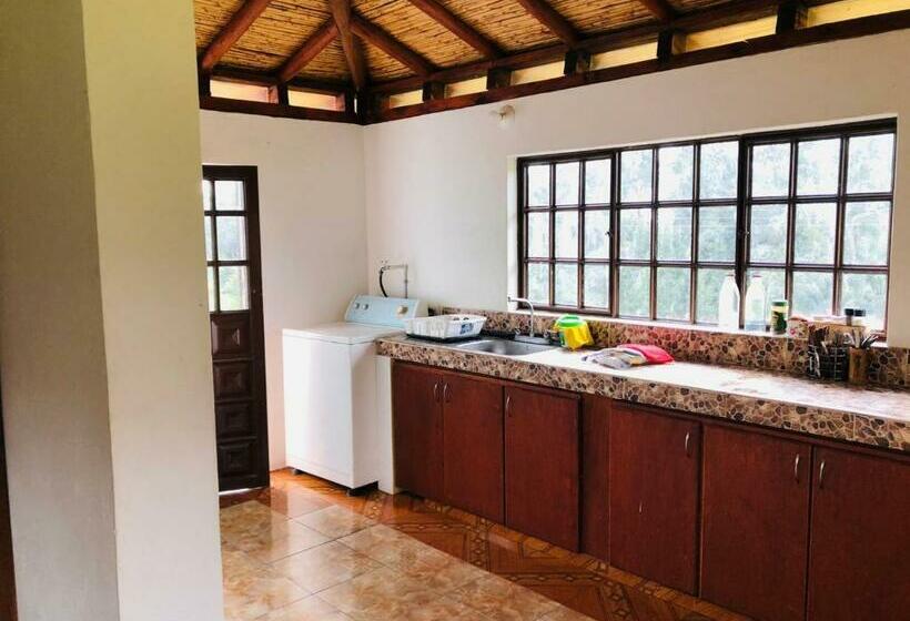 בית, 4 חדרי שינה, El Pentagono Verde