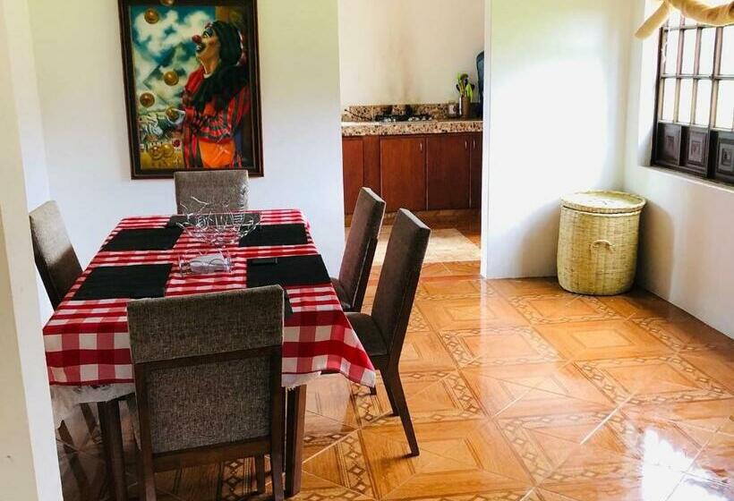 בית, 4 חדרי שינה, El Pentagono Verde