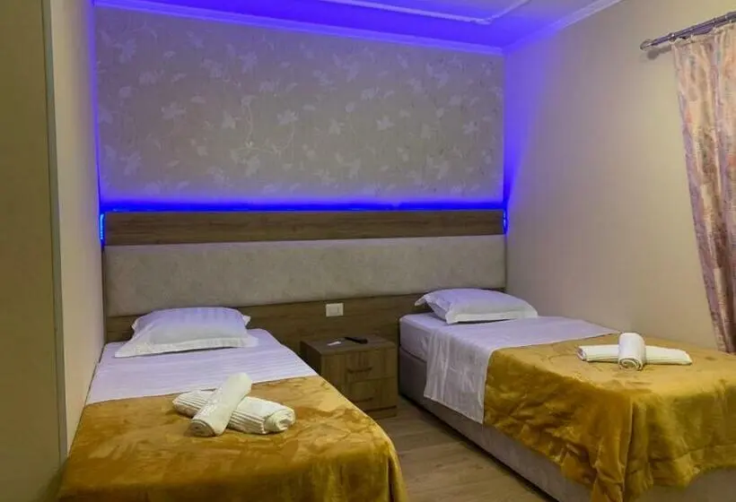 Economy Room, Demokracia