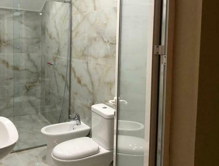 エコノミールーム, Demokracia