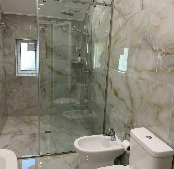 エコノミールーム, Demokracia