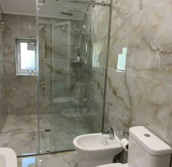 Economy Room, Demokracia