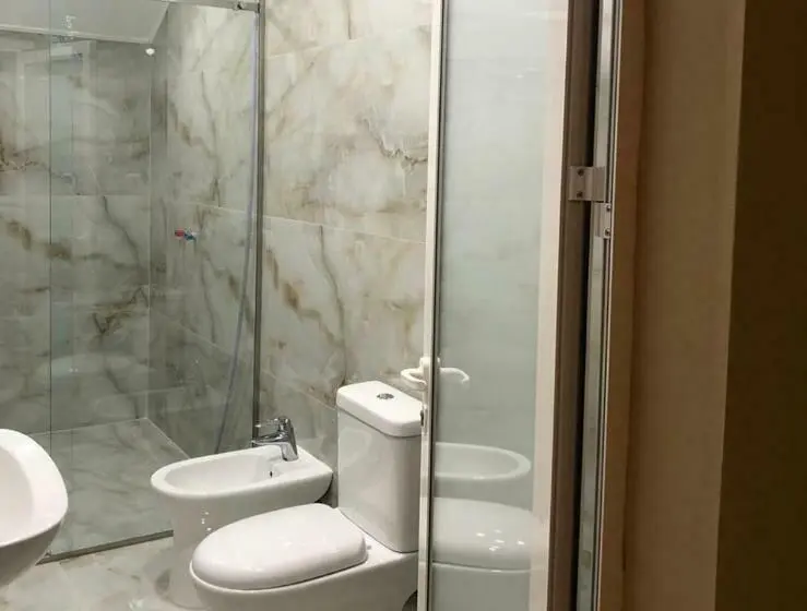 Deluxe Room, Demokracia