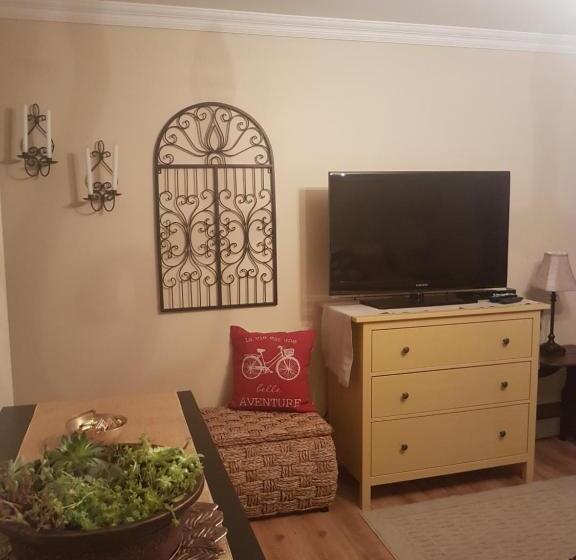 ガーデンビュースタンダードルーム, Trinity Guest House