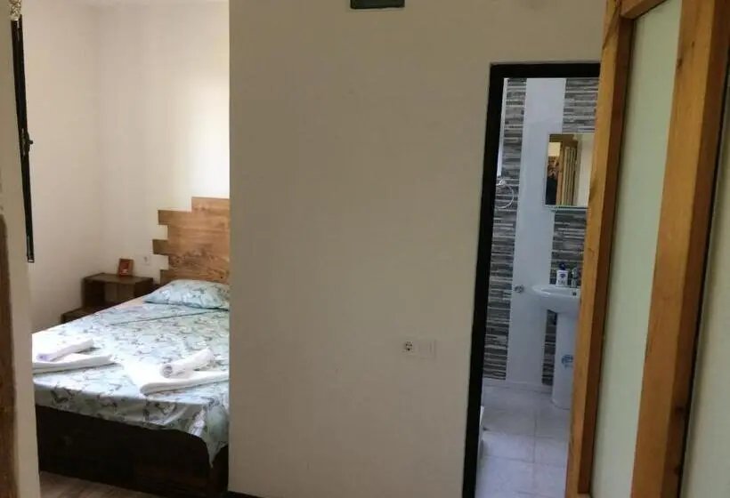 اتاق اکونومی, Villa Portina