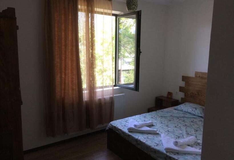 اتاق اکونومی, Villa Portina