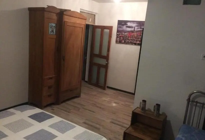 اتاق راحتی سه تخته, Villa Portina