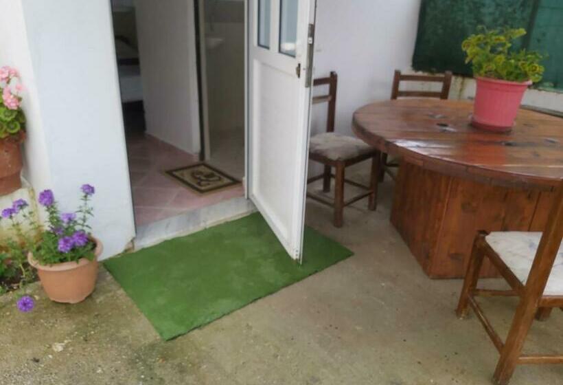 חדר אקונומי לארבעה, Seascape Vila