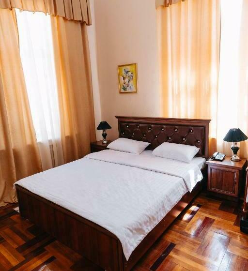 غرفة عائلية, Lion B&b