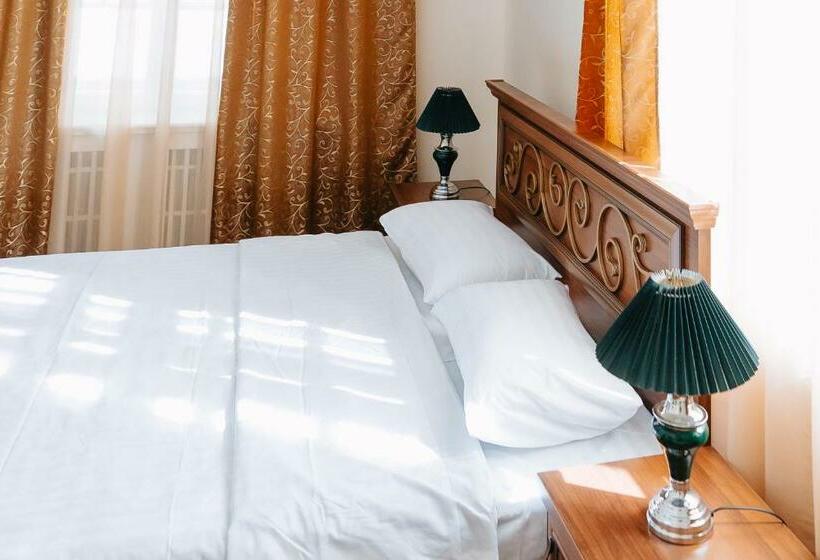 غرفة عائلية, Lion B&b