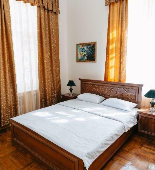 غرفة عائلية, Lion B&b