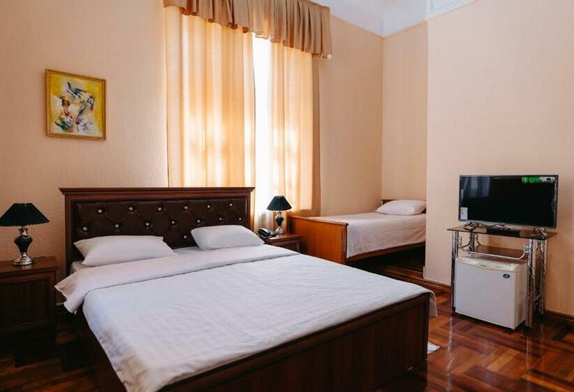 غرفة عائلية, Lion B&b