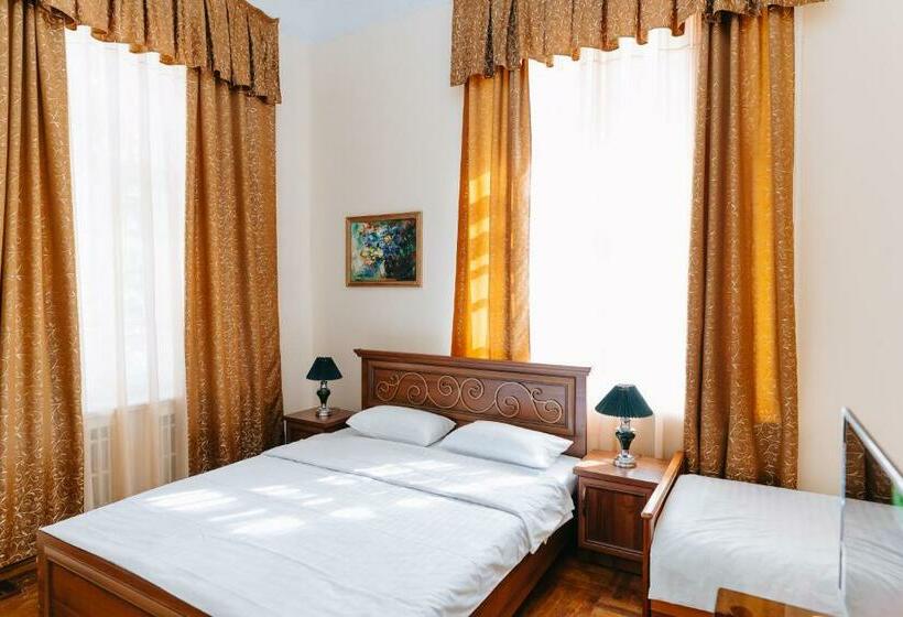 패밀리 룸, Lion B&b