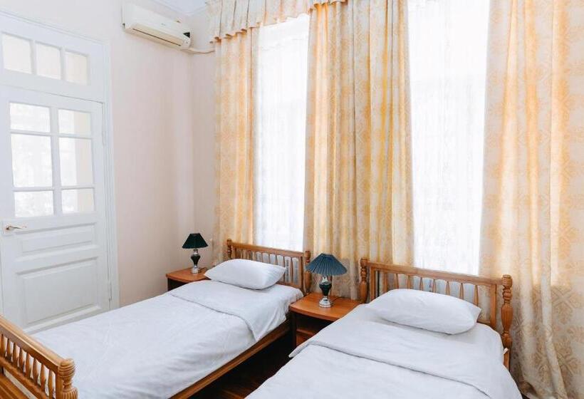 패밀리 룸, Lion B&b