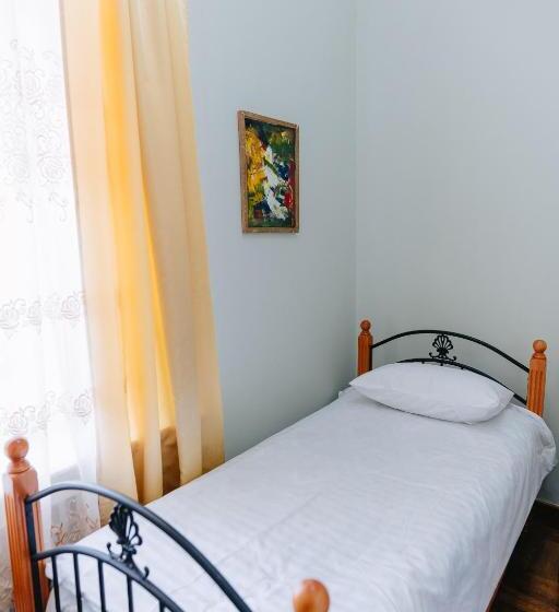 غرفة إقتصادية فردية, Lion B&b