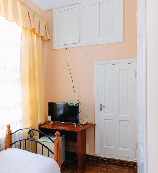 غرفة أساسية فردية, Lion B&b