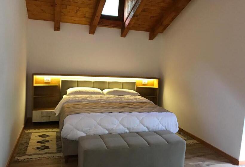 חדר דלוקס עם מרפסת, Sofra Kelmendit