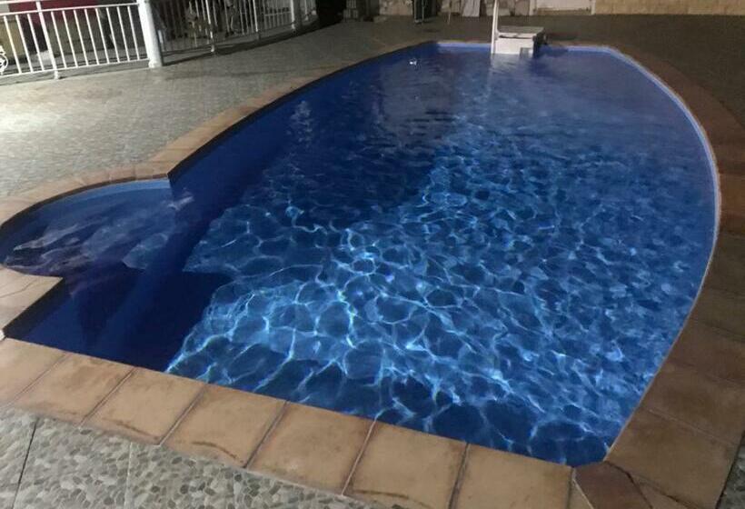 بانگلوی لوکس, Villa Paradis Ultime