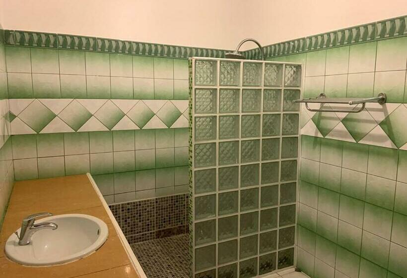 بانگلوی استاندارد, Villa Paradis Ultime