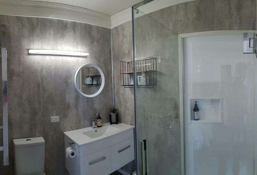 חדר סטנדרט נוף לגינה, Admiral Waters