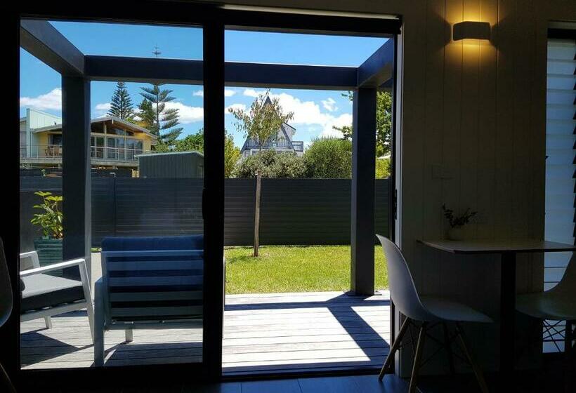 חדר סטנדרט נוף לגינה, Admiral Waters