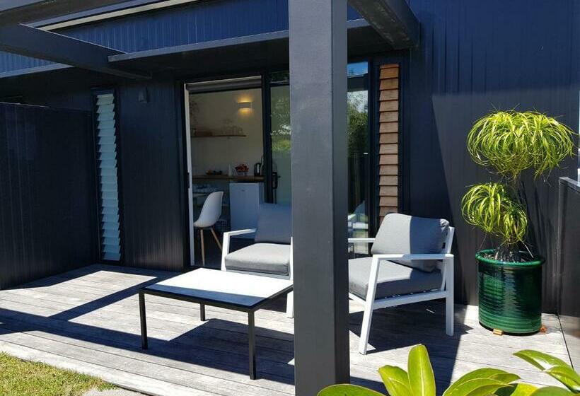 חדר סטנדרט נוף לגינה, Admiral Waters