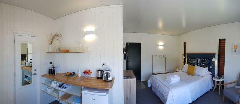 חדר סטנדרט נוף לגינה, Admiral Waters