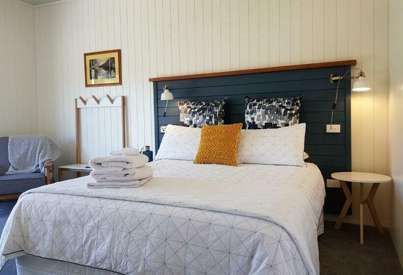 חדר סטנדרט נוף לגינה, Admiral Waters