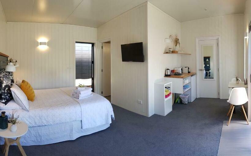 חדר סטנדרט נוף לגינה, Admiral Waters